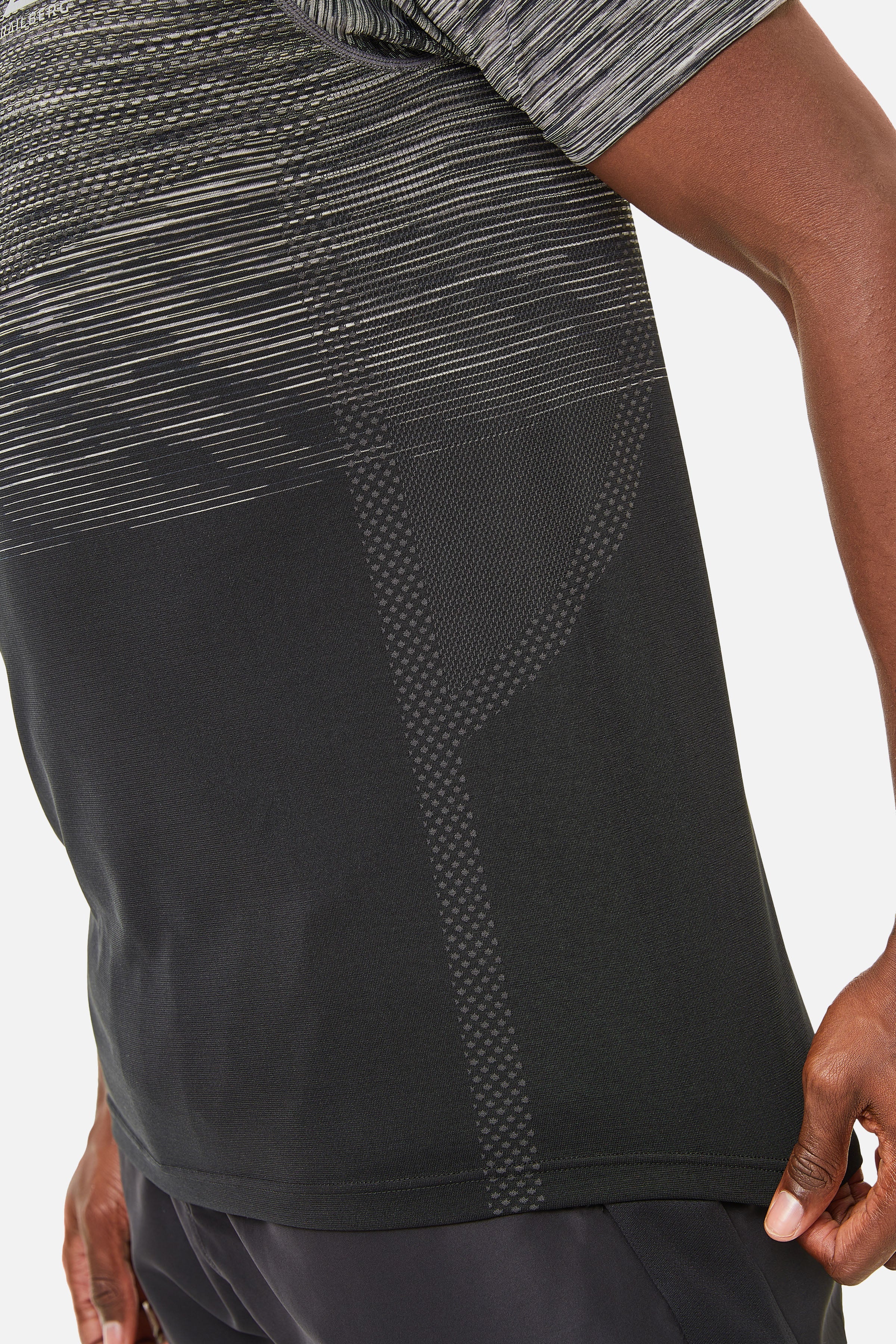 Summit Seamless Essentials Twinset - Black/Grey