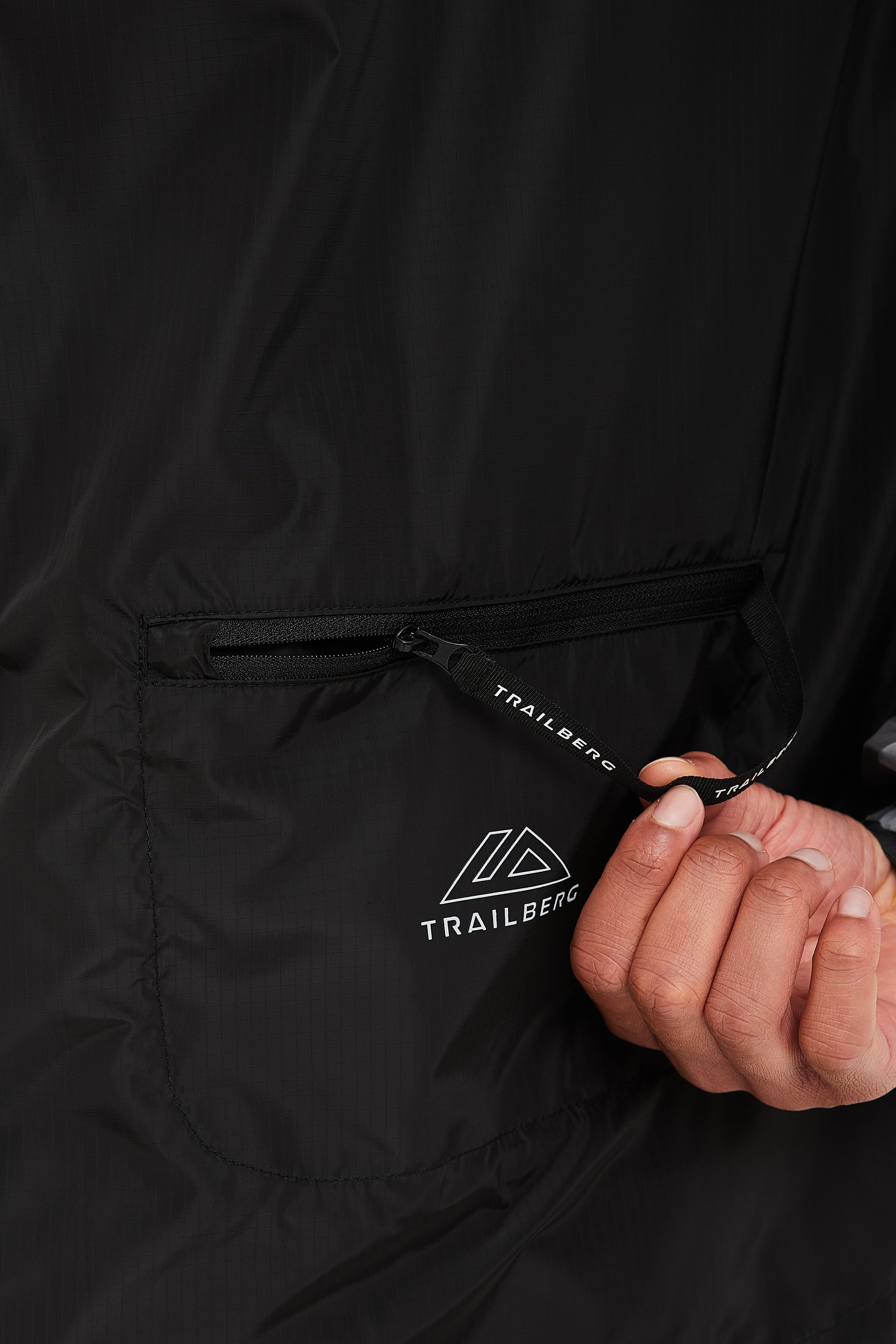 AW24 TRIATHLON WINDBREAKER - CHARCOAL/GREY