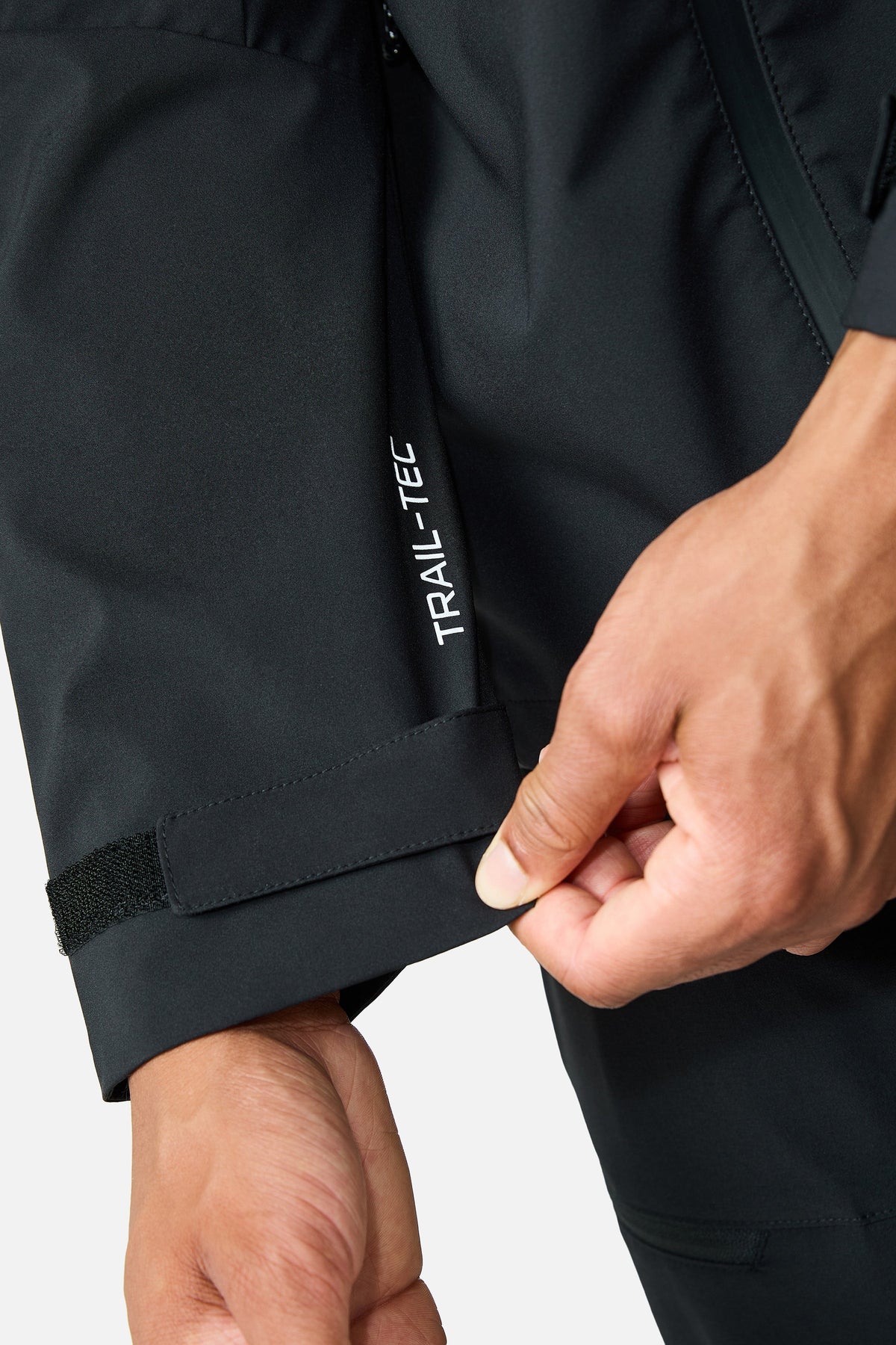 Vanquish Showerproof Jacket - Black